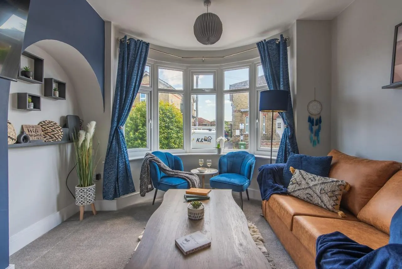 Spacious Southampton House Sanctuary In The City