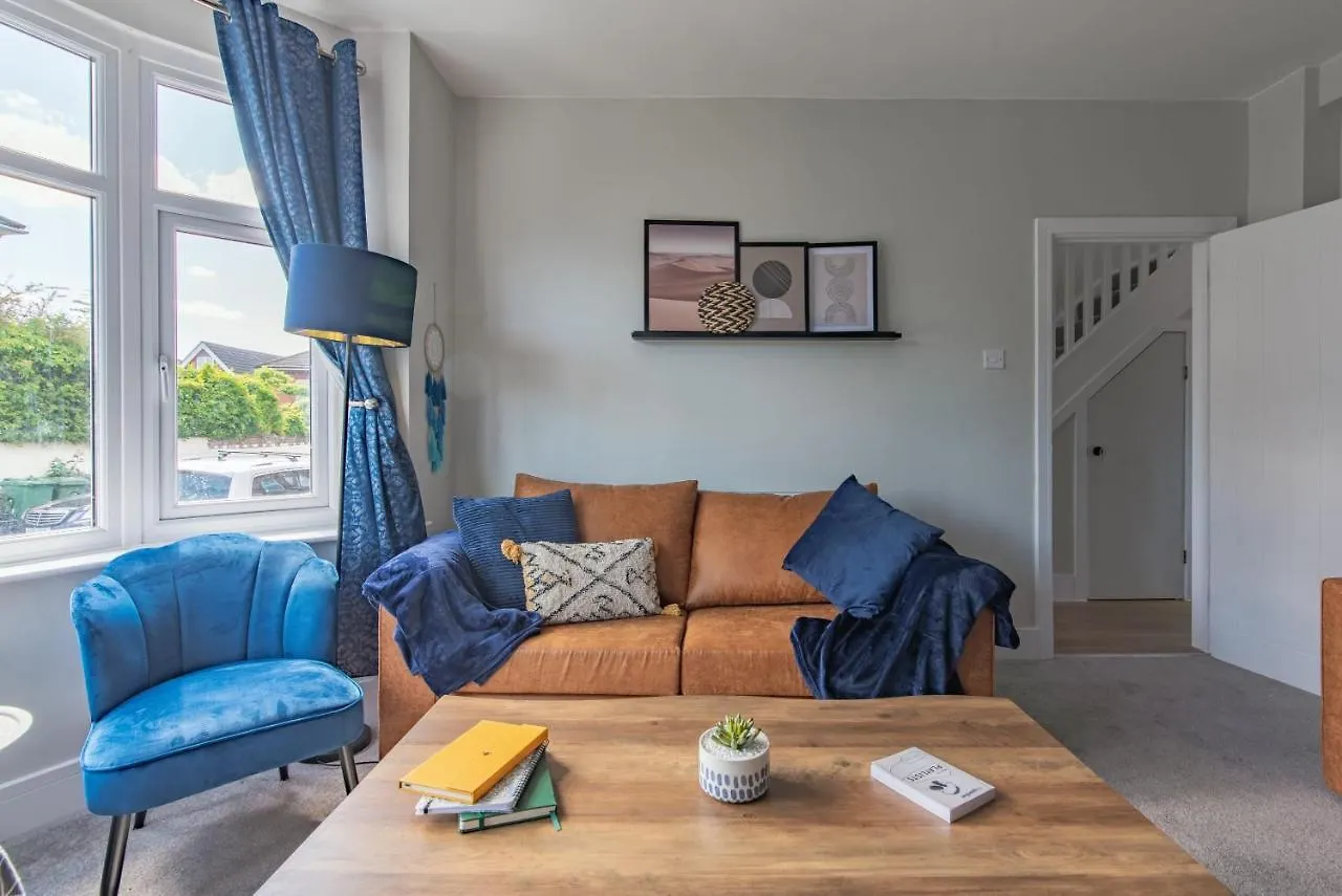 Spacious Southampton House Sanctuary In The City