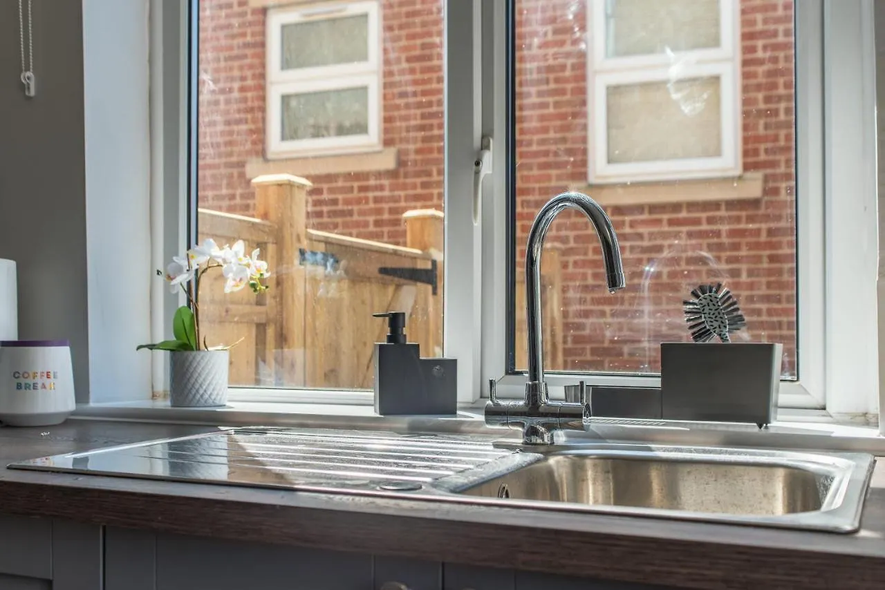 Spacious Southampton House Sanctuary In The City 0*,