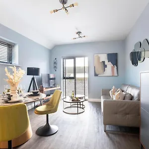 Apartment Elliot Oliver - Luxurious Two Bedroom In The Docks United Kingdom