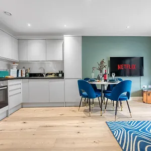 1 Bedroom Ocean Village Luxurious, Stylish & Cosy Apartment, Location In Southampton, Sleeps 4 - Summer Special Offer! - By Blue Puffin Southampton